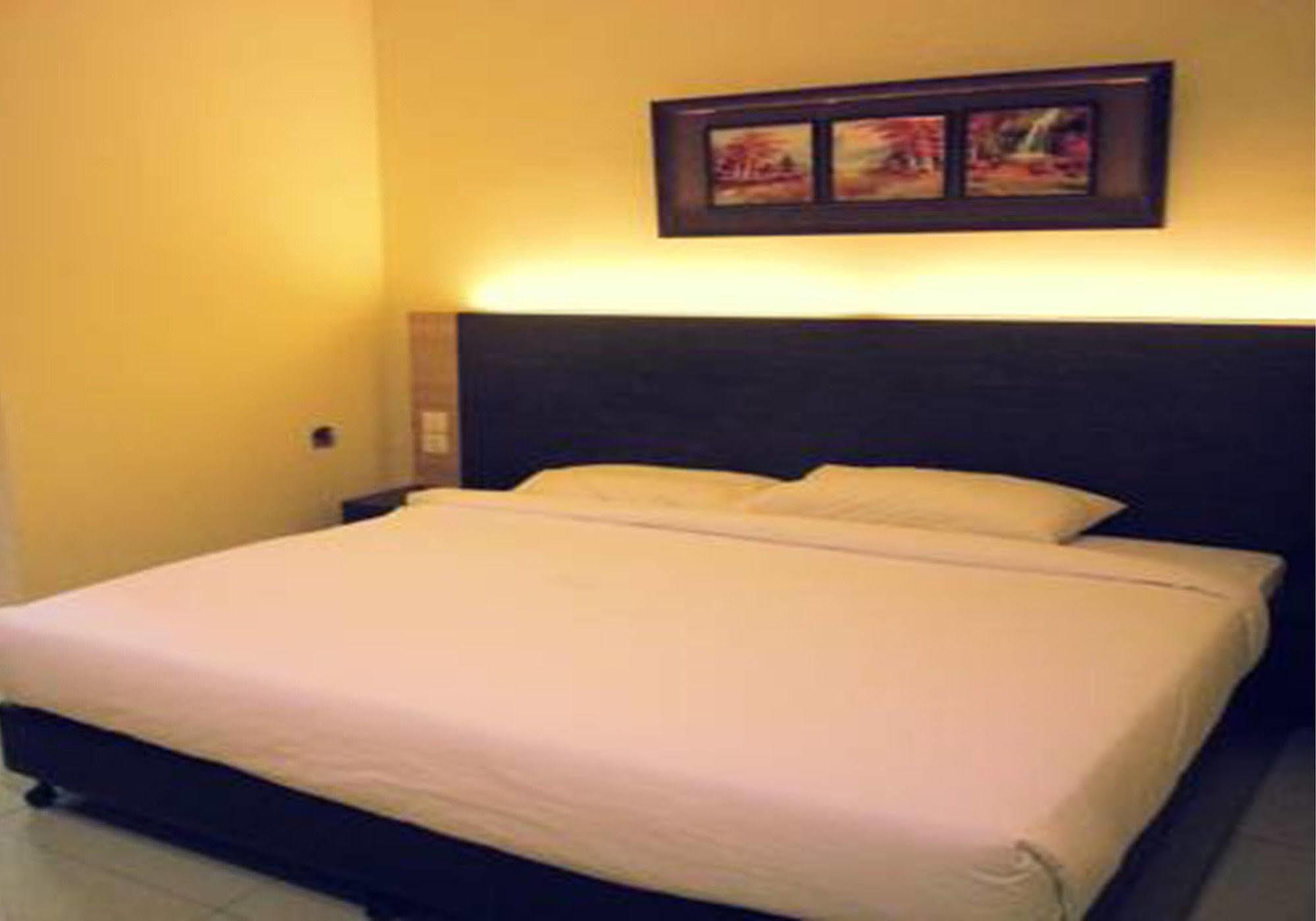 Hotel Centre Point Tampin Malacca Eksteriør billede
